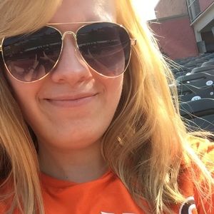 Meet your Posher, Kayla